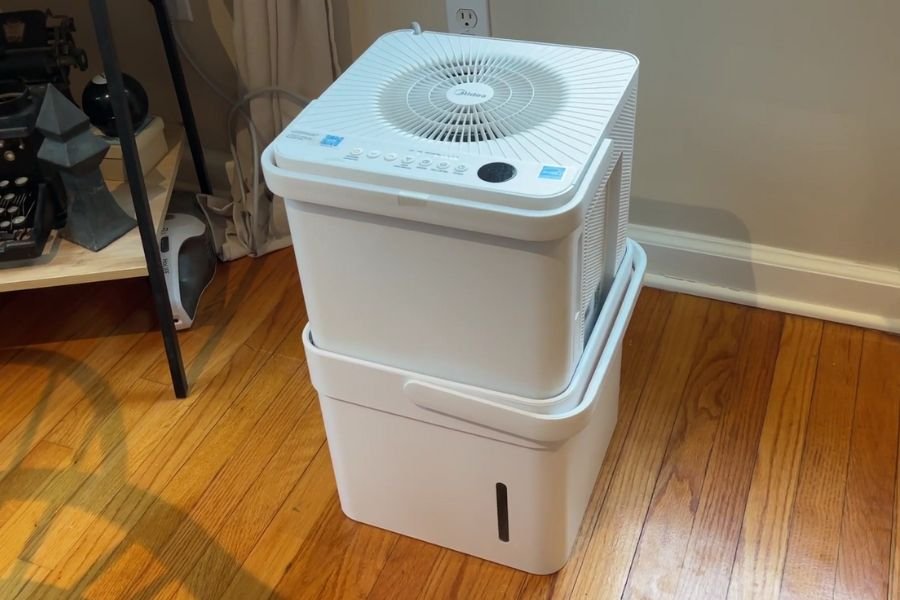 Read more about the article Midea Cube 20 Pint Dehumidifier Review: Small Size, Big Features